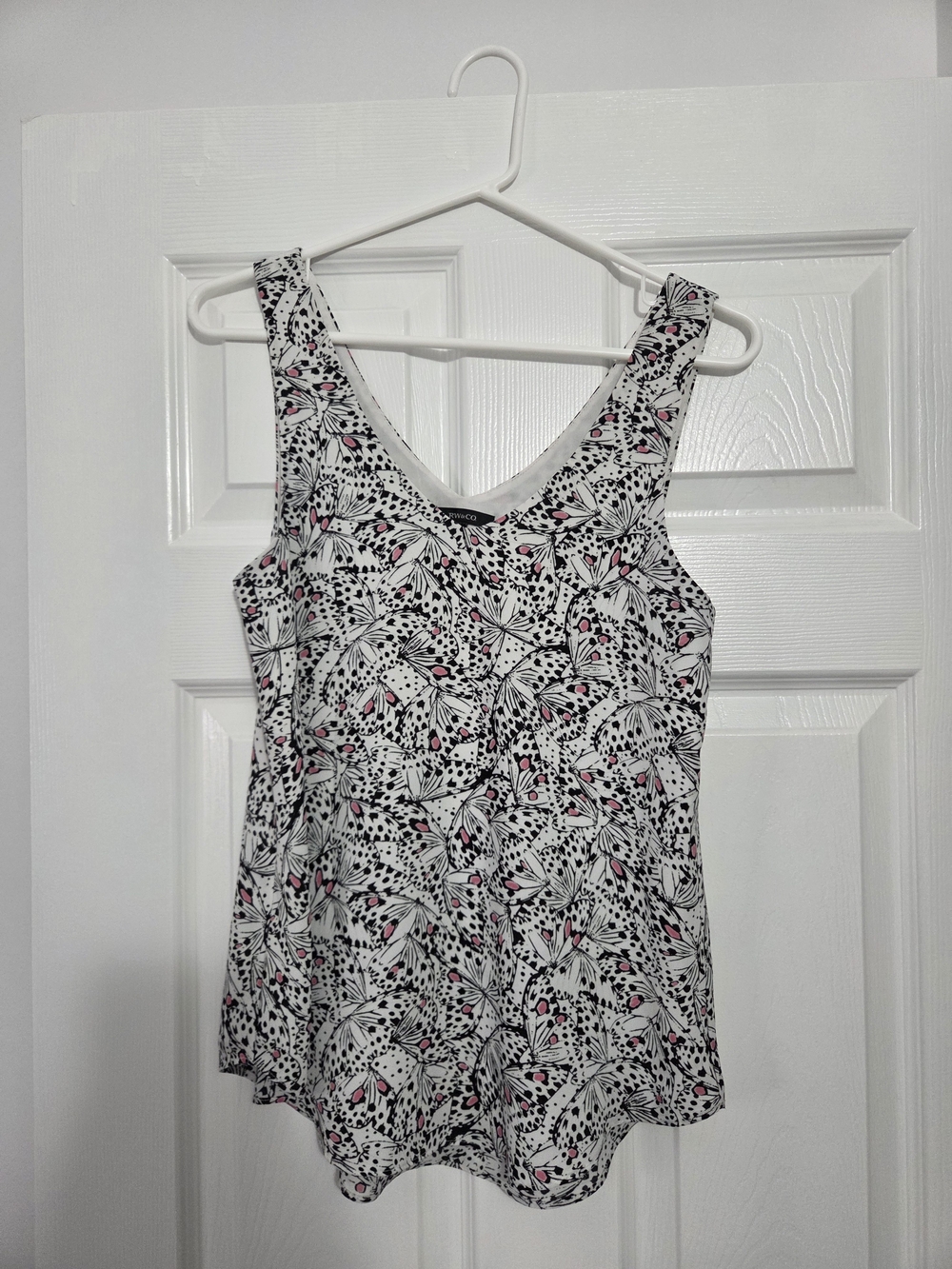 RW&CO. White Floral Scoop Neck Tank with Pink Accents